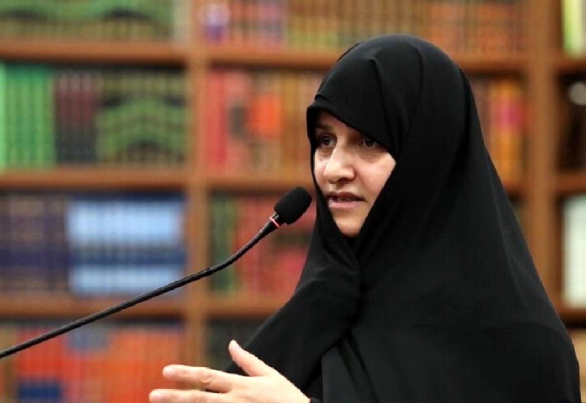 تصویر ناراحت کننده از عزاداری جمیله علم الهدی بر سر تابوت همسرش
