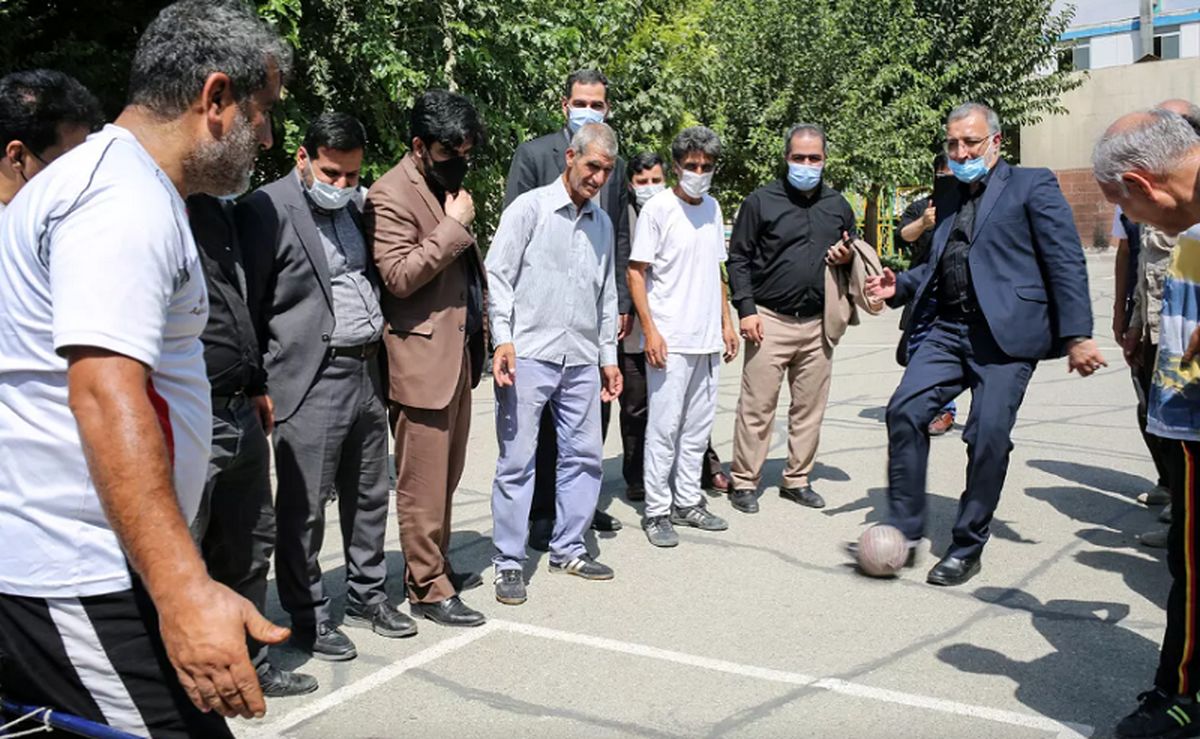 توپ بازی شهردار جدید تهران ! + عکس