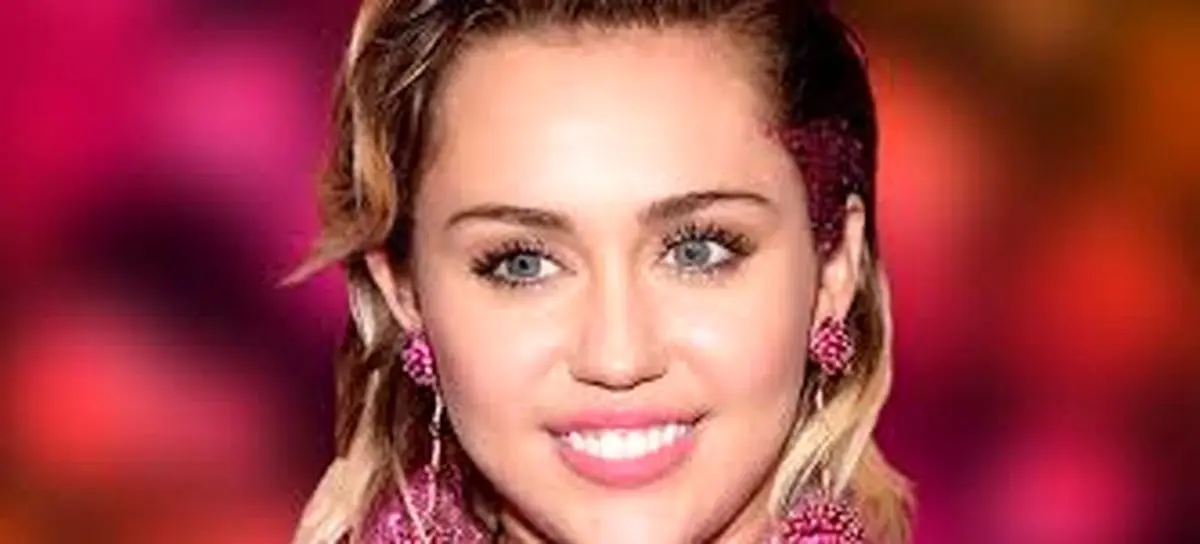 حضور مایلی سایرس به جای همسرش در مراسم افتتاحیه ی فیلم کمدی «Isn’t It Romantic»