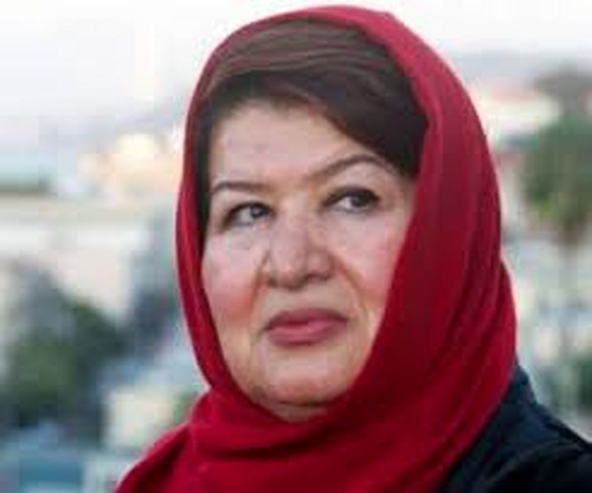 پوران درخشنده در کنار کرمانشاهی ها/عکس