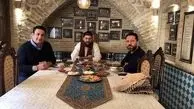 بهرام رادان و دوستانش در رستورانی سنتی + عکس