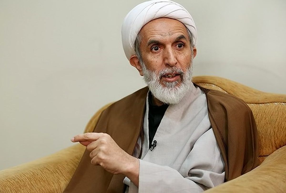پناه بردن به کدخدا؛ یادآور منافقین نبرد احزاب/ خندقی که اطراف مدینه انقلاب است 