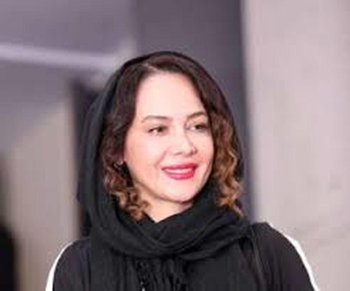  تیپ سفید و مشکی «نگین صدق‌گویا»