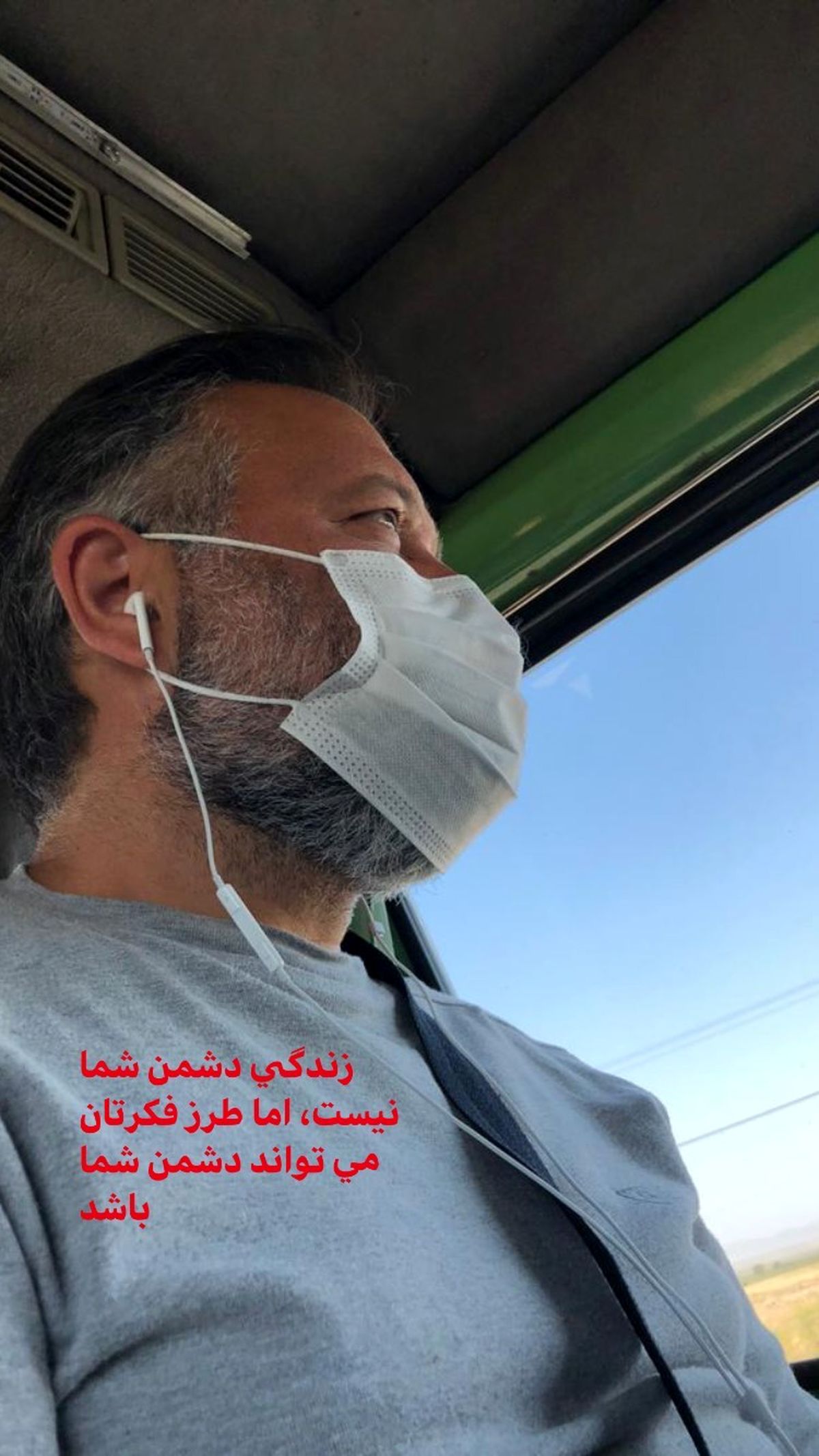 علی صالحی در ماشین + عکس
