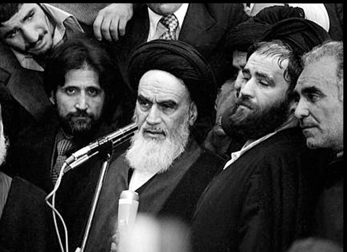 دریافت‌کنندگان حقوق‌های نجومی از بدنه انقلاب حذف شوند