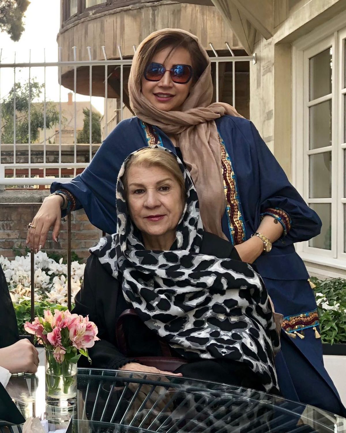 عکس شبنم قلی خانی و مادر زیبایش