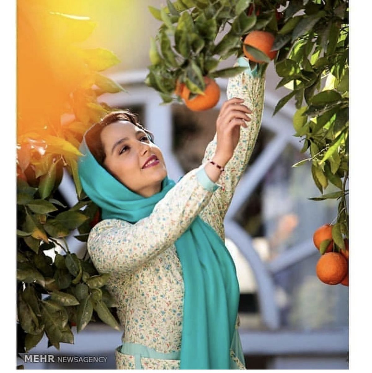 نازنین بیاتی در باغ پرتقال + عکس