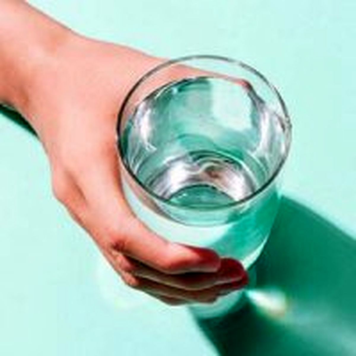 ۱۱ بلایی که نخوردن آب کافی بر سرتان می‌آورد