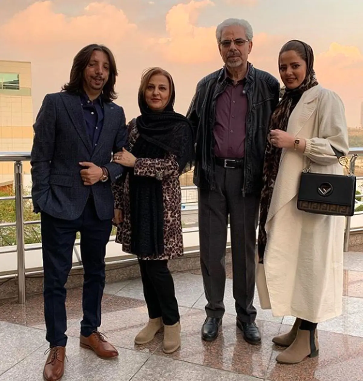 عکس زوج جنجالی ماه عسل و خانواده