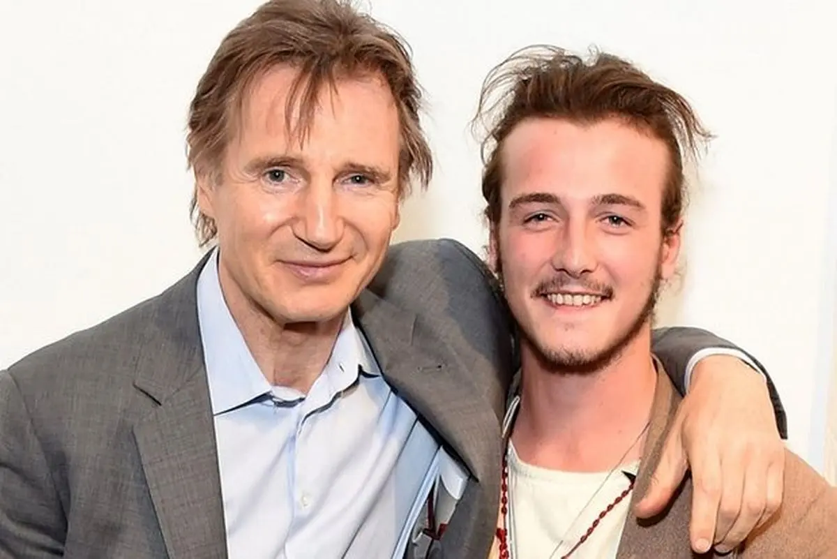 پسر بازیگر سرشناس نامخانوادگیاش را تغییر داد