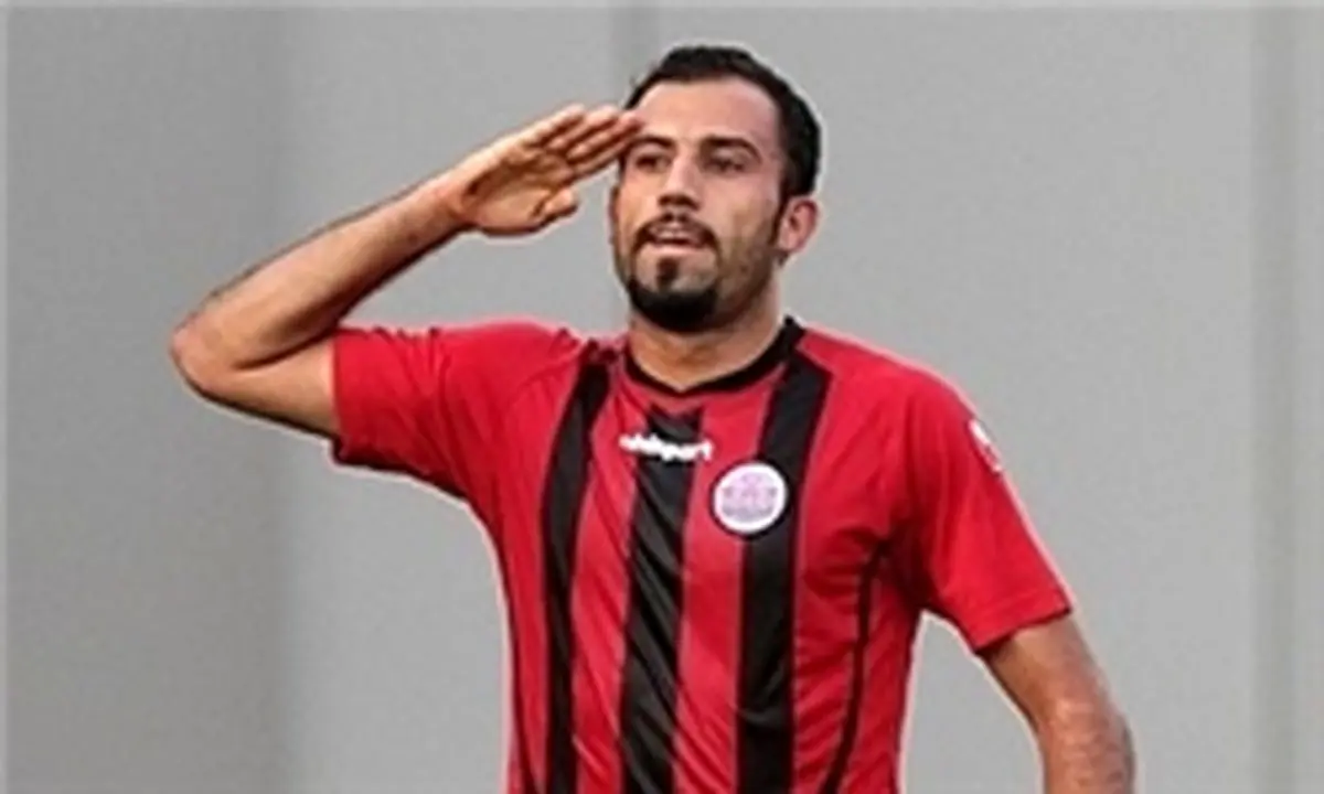 مهاجم پرسپولیس در دفتر مدیرعامل استقلال