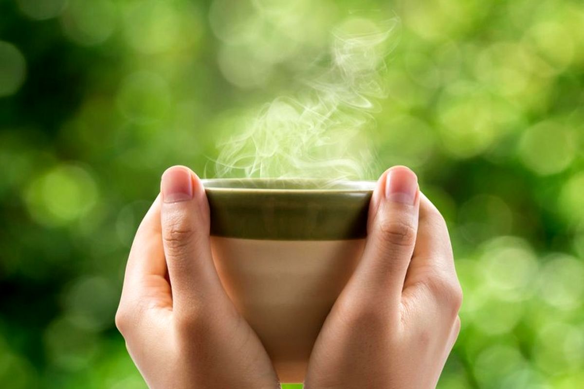 با معده خالی آب گرم بنوشید 