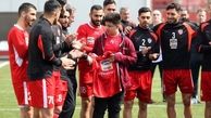 حضور پیشکسوتان پرسپولیس با گل و شیرینی در تمرین سرخپوشان