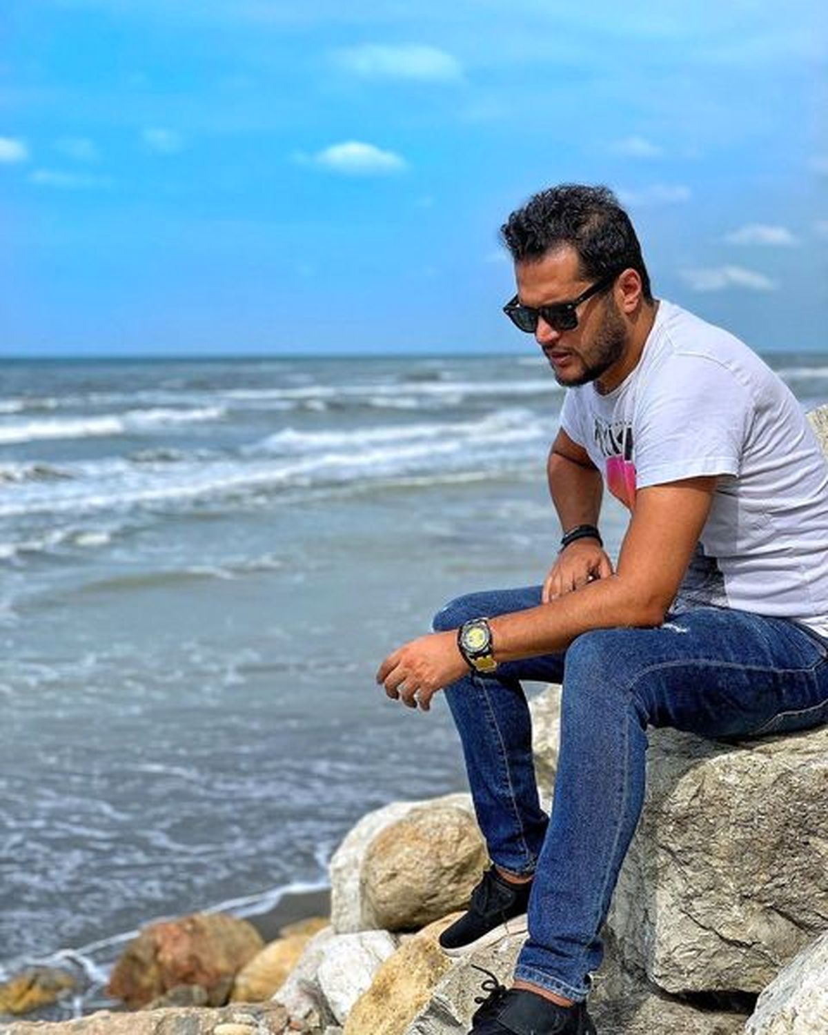ساحل نشینی آقای بازیگر جوان + عکس