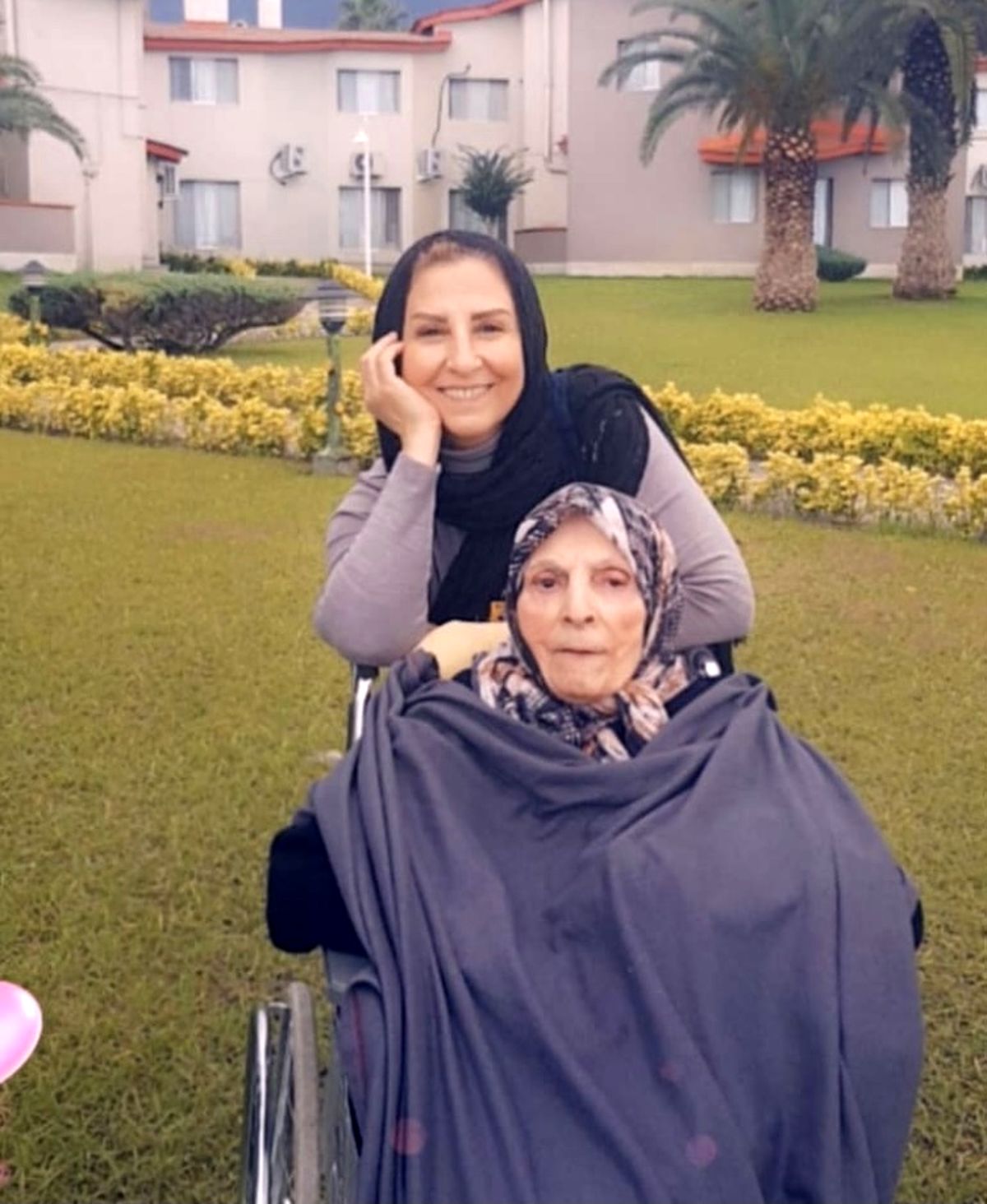 گشت و‌ گذار مرجانه گلچین با مادرش + عکس