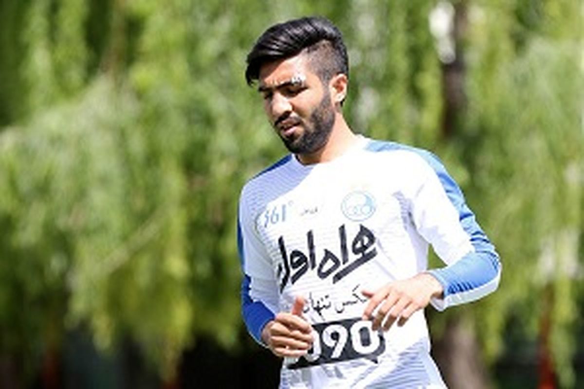 هافبک استقلال از فردا در تمرینات آبی ها