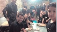 سیاوش خیرابی در حال کمک برای غذای نذری محرم+عکس