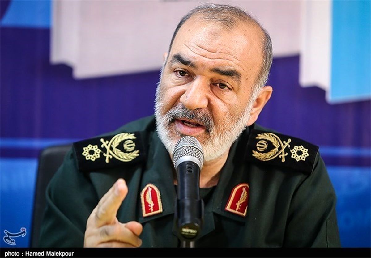 اگر مسئولی از خطوط انقلابی زاویه بگیرد بسیج در مقابل آن می‌ایستد