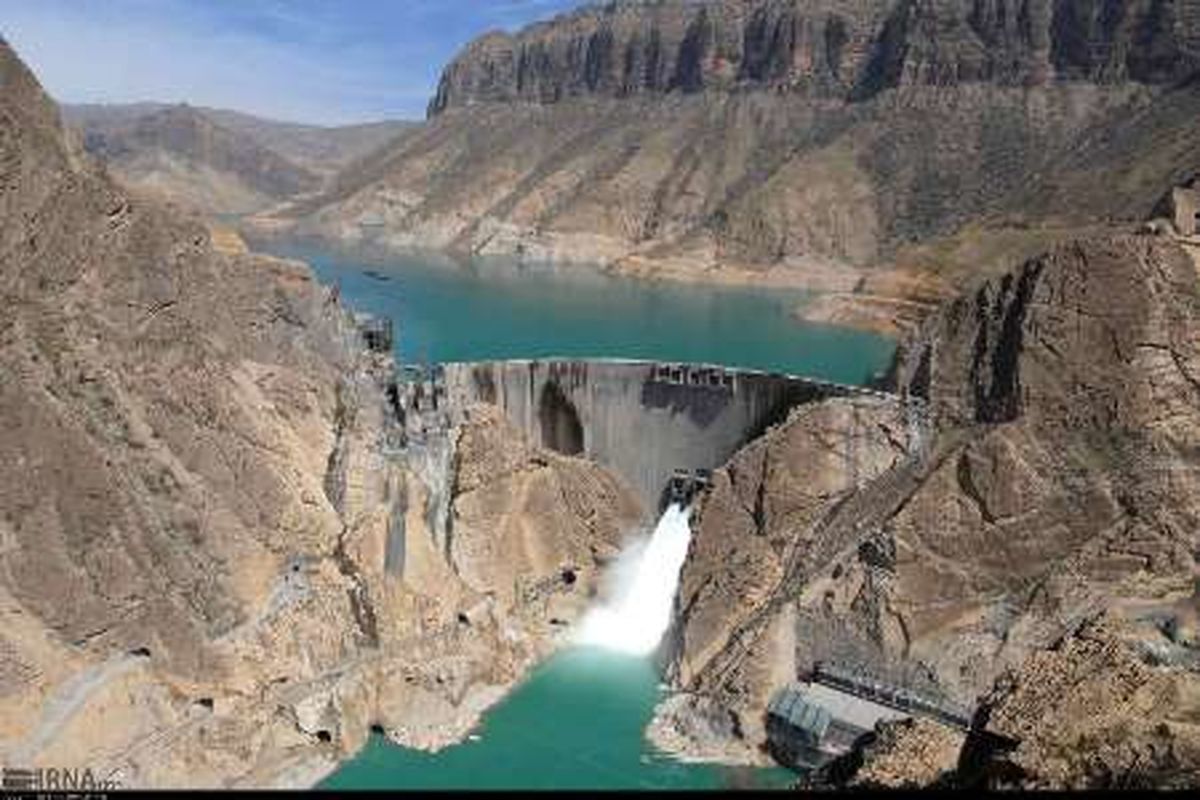 تولید برق به دلیل کم آبی امسال 4هزار مگاوات کاهش می یابد