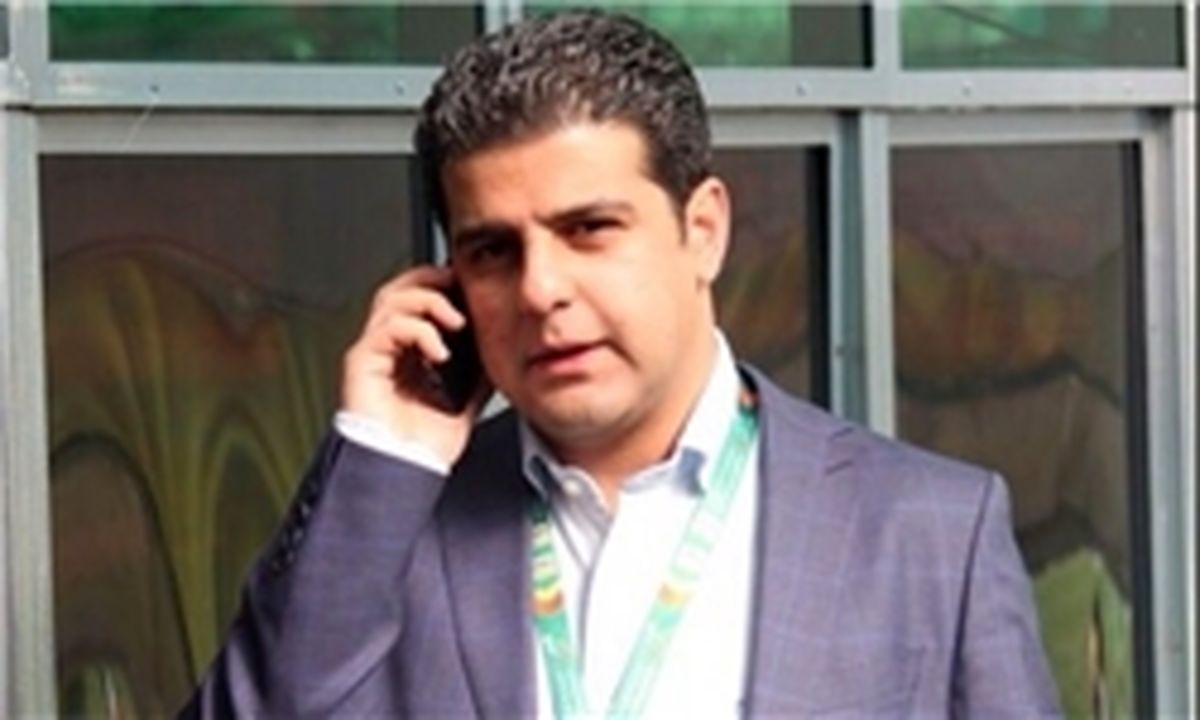 آیا در فرودگاه تهران علیه تراکتورسازی شعاری داده شده است؟