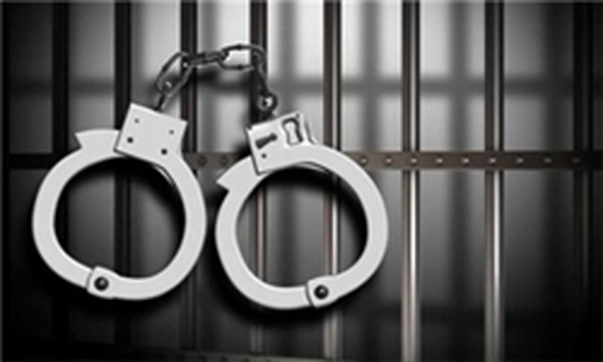 شکستن شیشه‌های چندین بانک و صرافی، امنیتی نبود/ 2 نفر دستگیر شدند