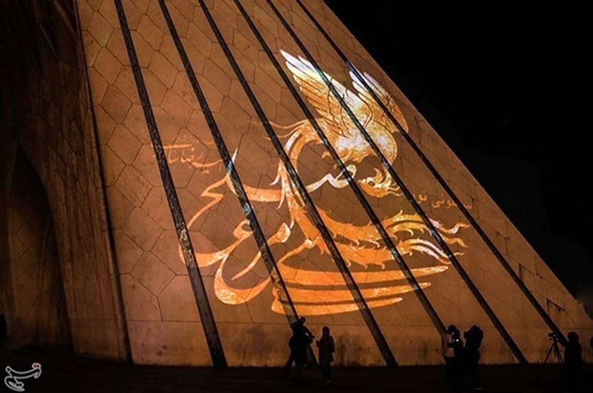 تماشایی از نورپردازی ویژه برج آزادی (عکس)