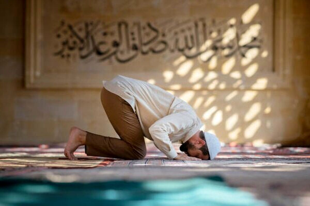 نحوه خواندن نماز شب اول قبر + احکام مهم و پاسخ به چند سوال