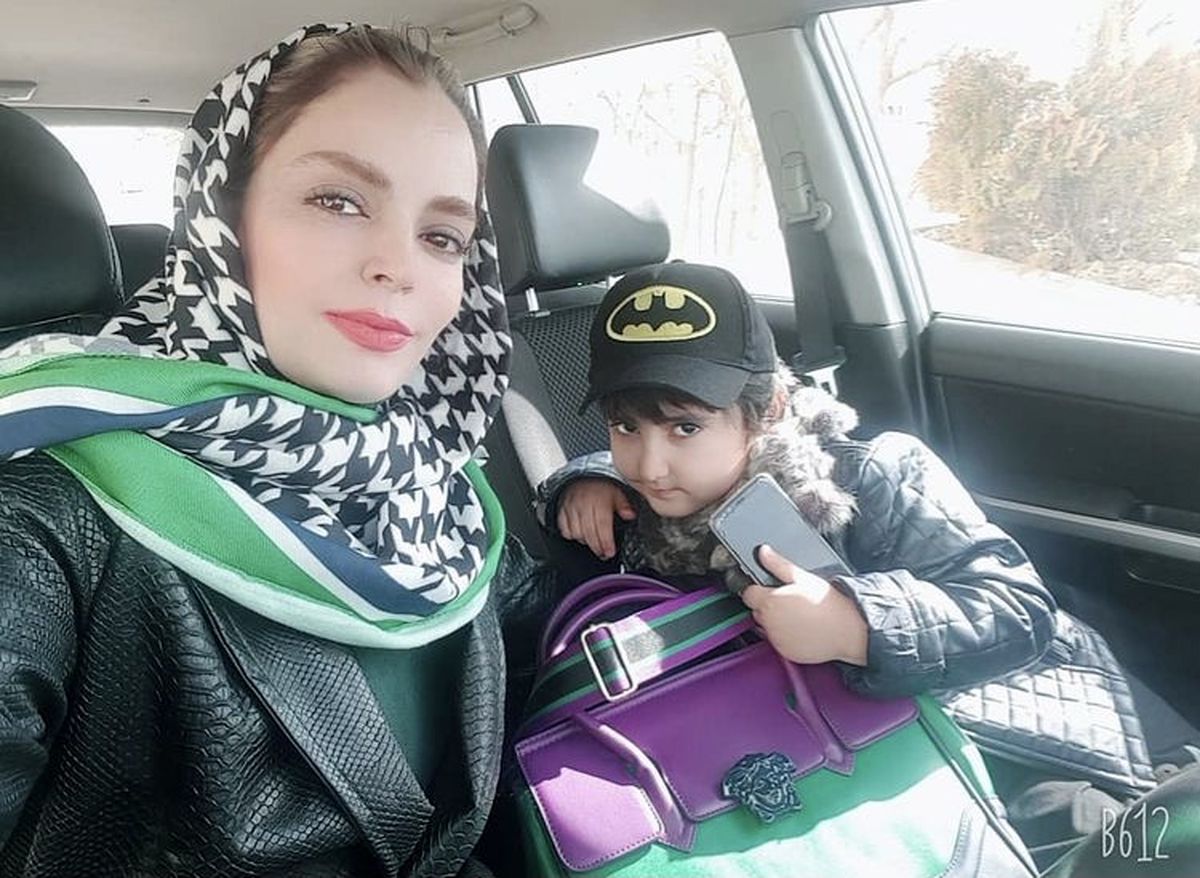 سلفی خانم بازیگر با پسرش در ماشین + عکس