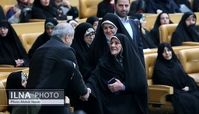 پزشکیان با این زن در جمع روبوسی کرد ! + عکس