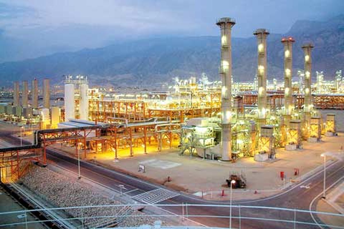 دومین سکوی دریایی فاز ۱۴ پارس جنوبی در آب‌های خلیج‌فارس