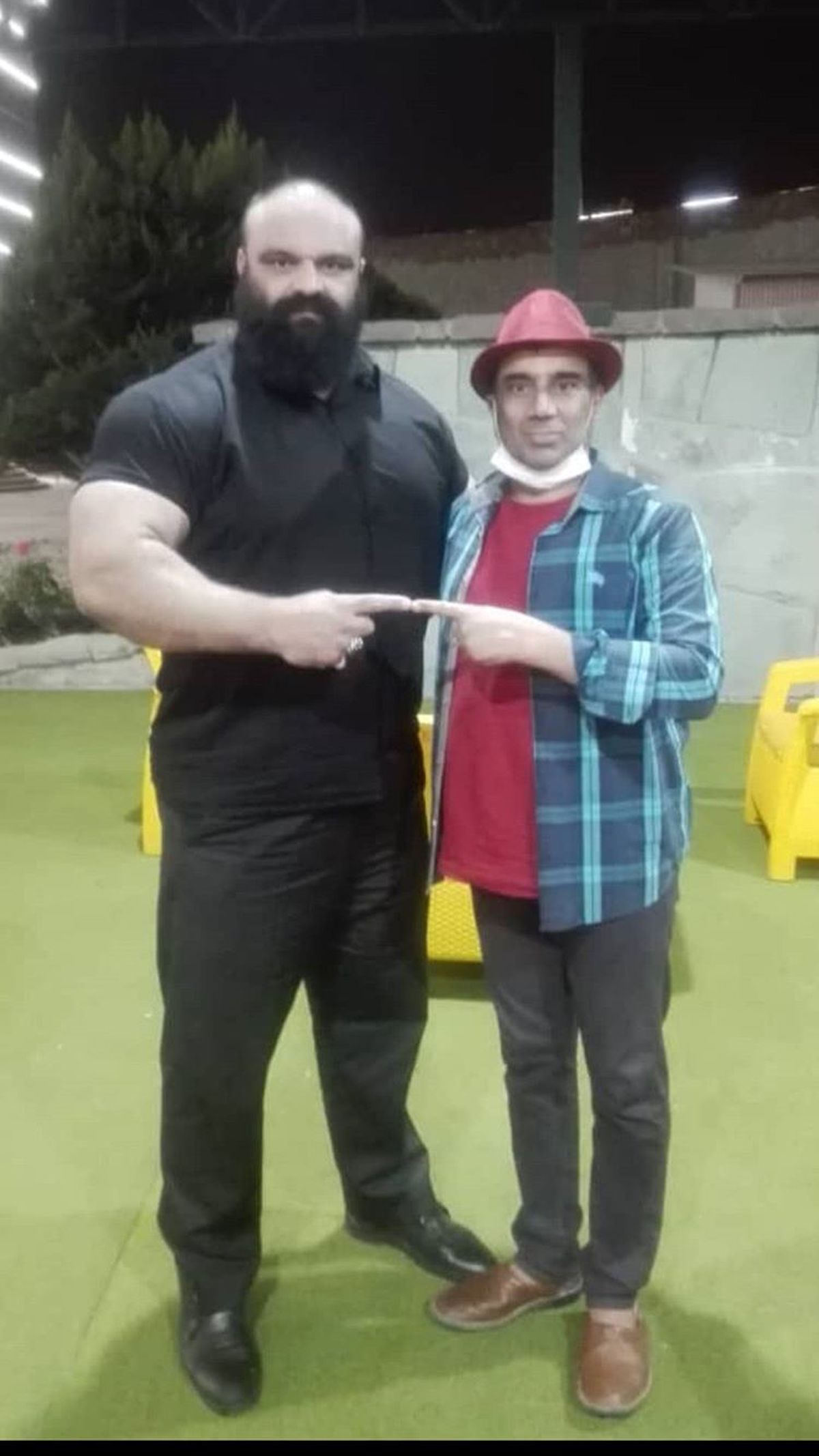 دوست بدنساز آقای بازیگر + عکس