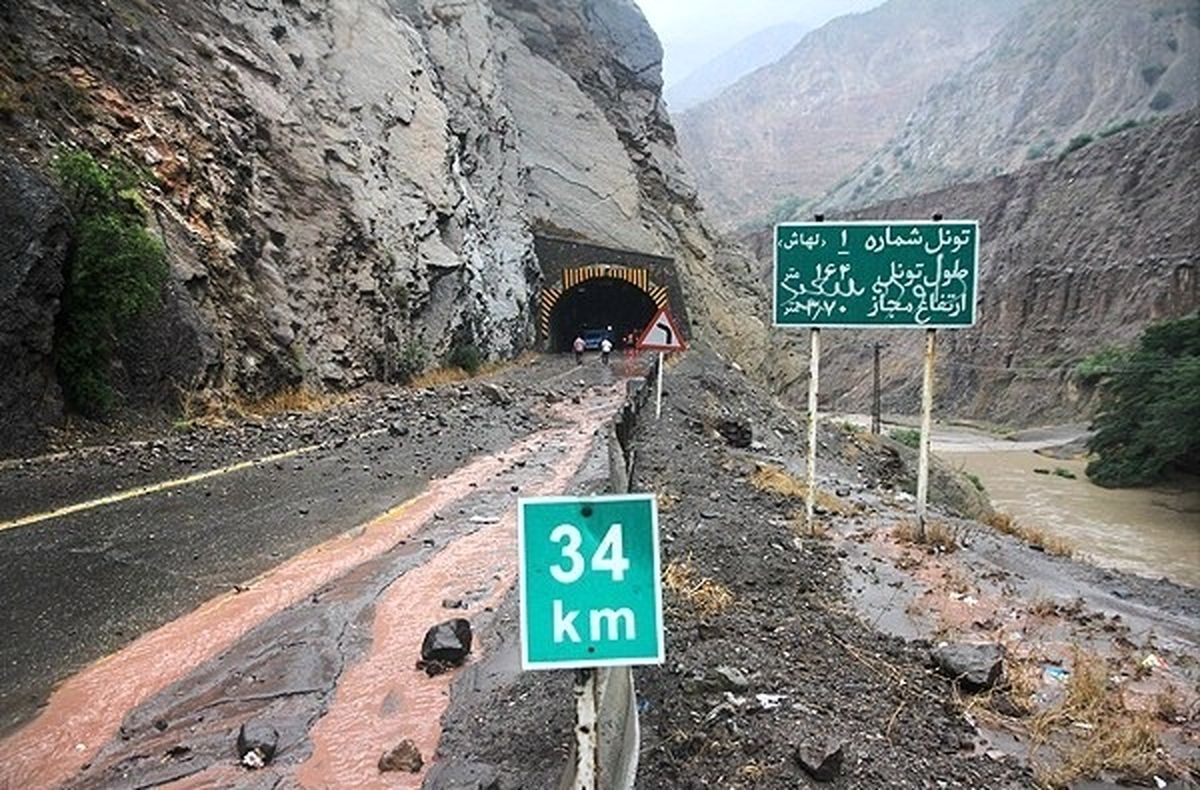 مصدومیت 4 نفر بر اثر ریزش کوه در جاده هراز