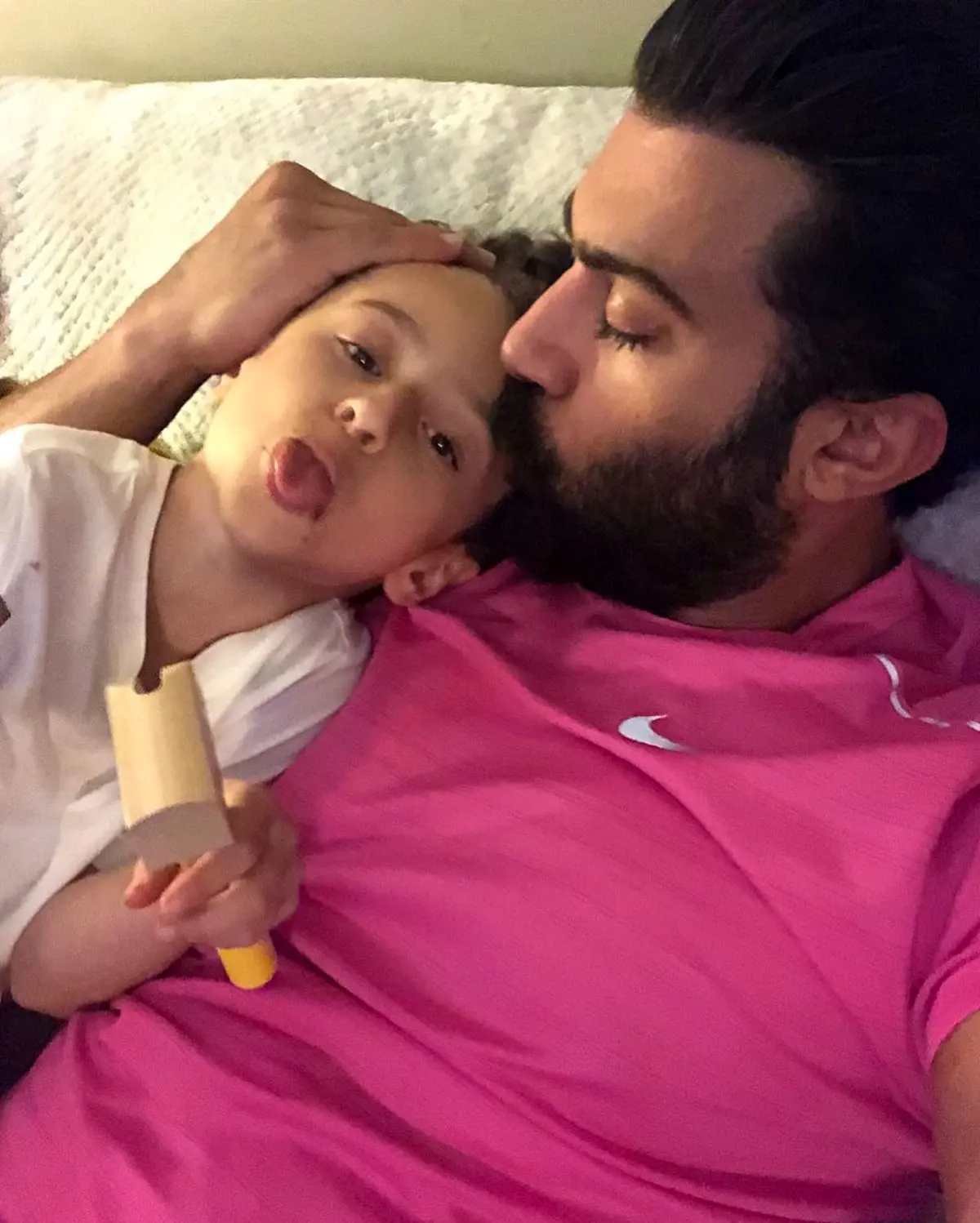 عکس عاشقانه پسر و همسر روناک یونسی