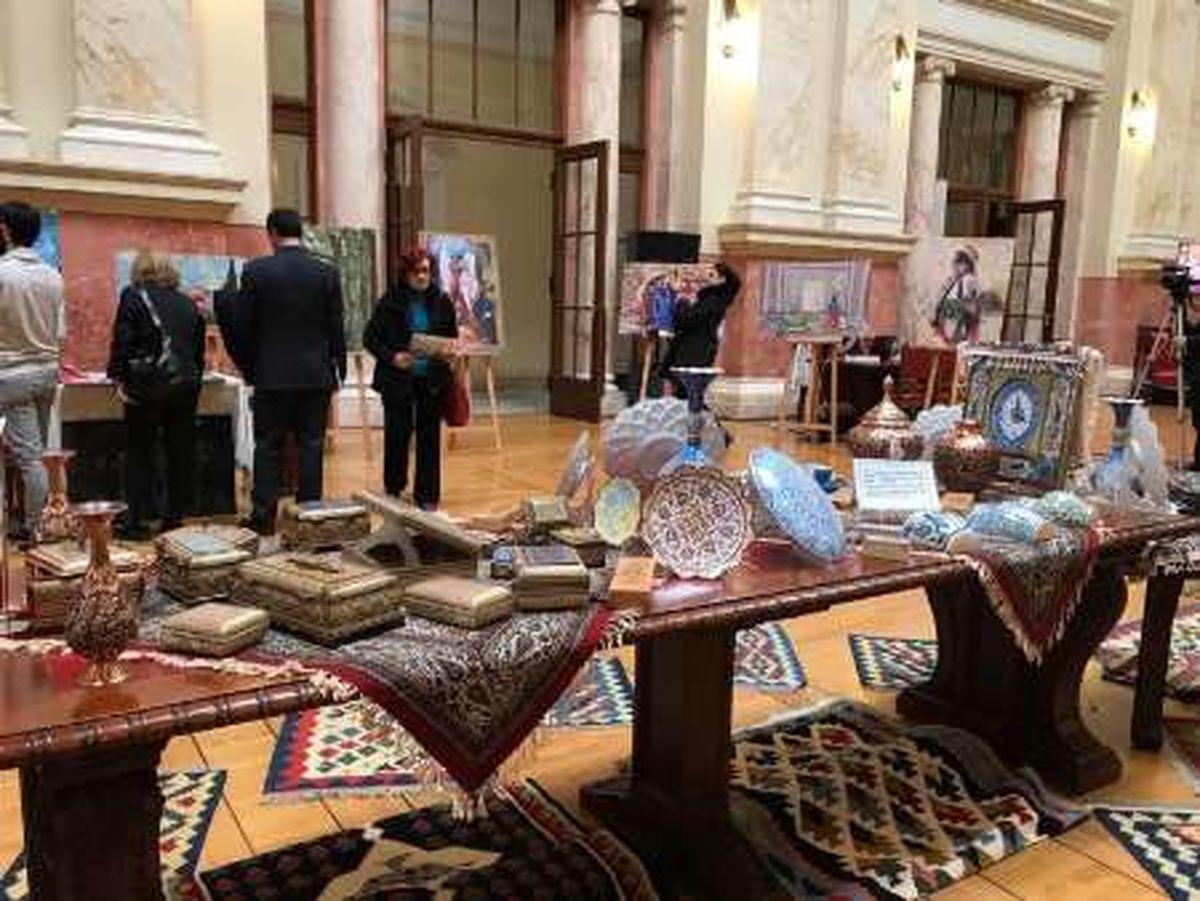نمایشگاه صنایع دستی ایران در پارلمان صربستان برگزار شد