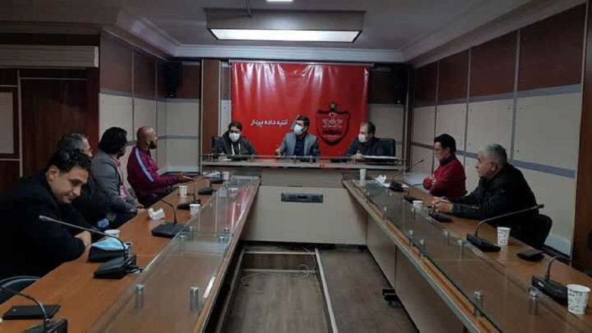 گفتگوی صمیمانه‌ شکوری با مربیان و سرپرستان تیم‌های پایه پرسپولیس