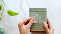 بهترین روش پاک کردن رد چسب مایع و نواری از روی لباس و سطوح
