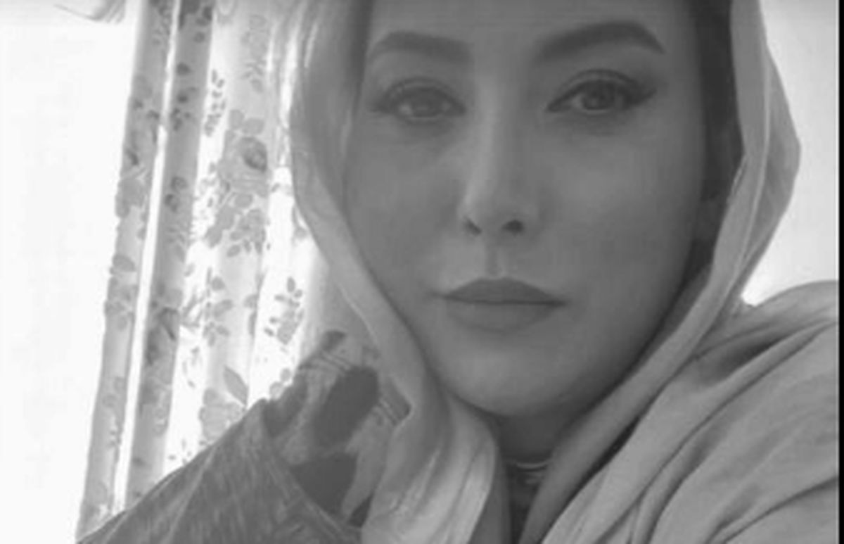 سلفی سیاه سفید فریبا نادری در خانه اش+ عکس