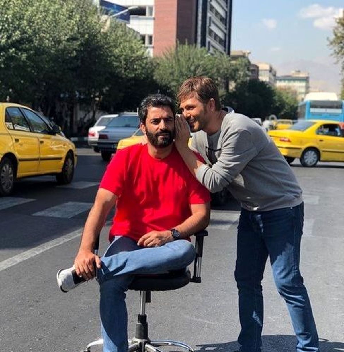 منوچهر هادی و بازیگر دل در وسط خیابان + عکس