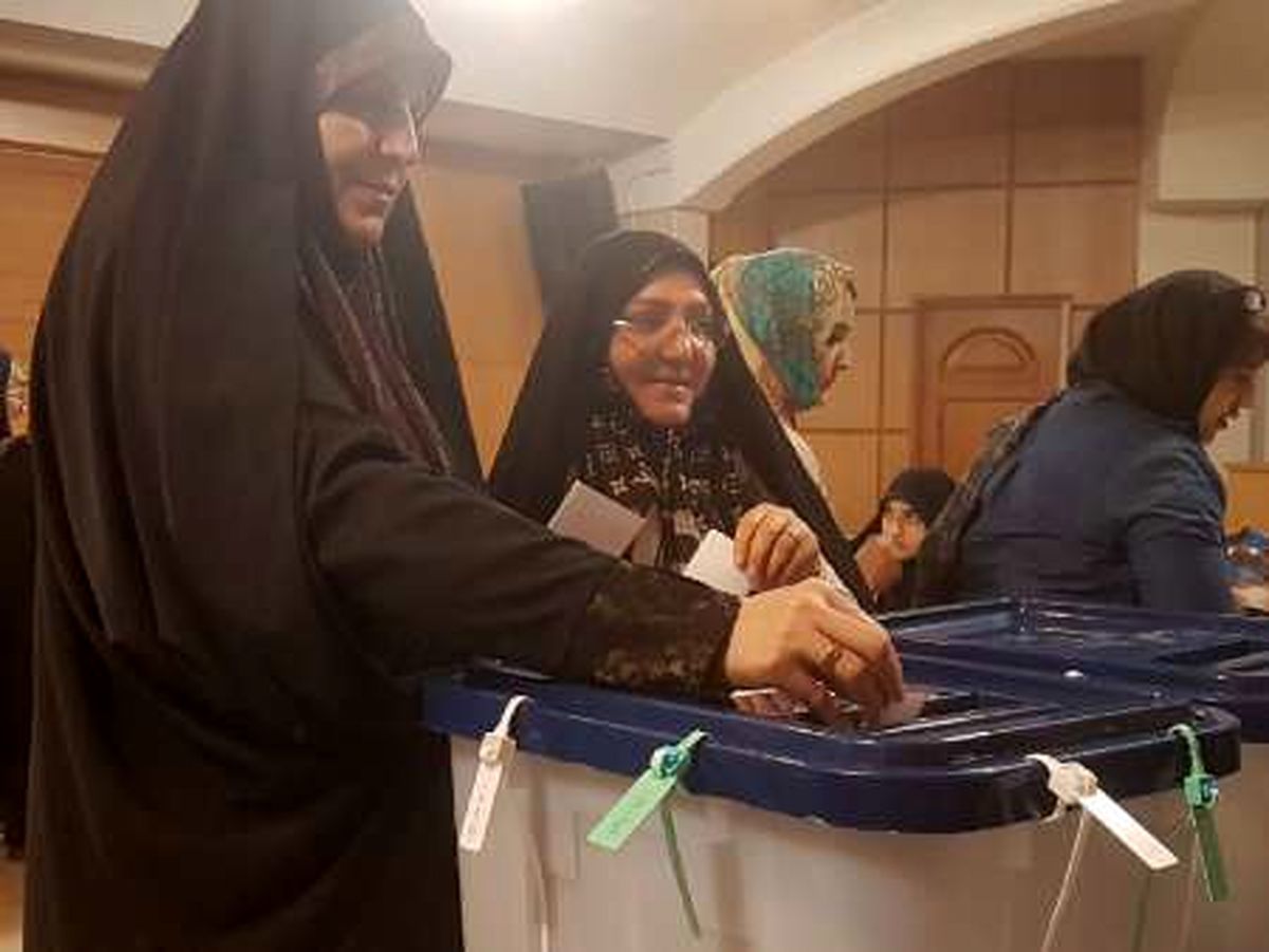 مولاوردی رای خود را به صندوق انداخت