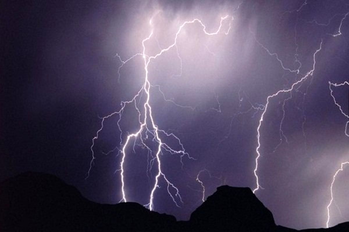 افراد از صعود به ارتفاعات به دلیل وقوع رعد و برق خودداری کنند
