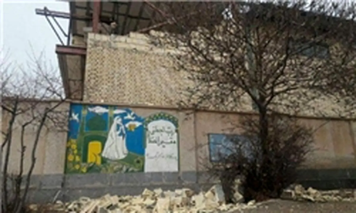 ریزش دیوار ساختمان نیمه‌کاره کنار مدرسه برای دانش آموزان حادثه آفرید