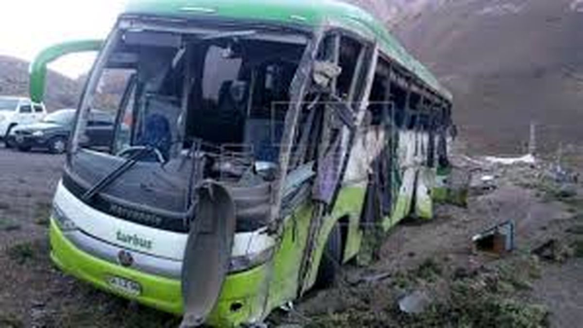 واژگونی مرگبار اتوبوس مسافربری در جاده زابل به زاهدان
