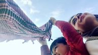 قایق رانی خانم بازیگر و پسر شیطونش+عکس