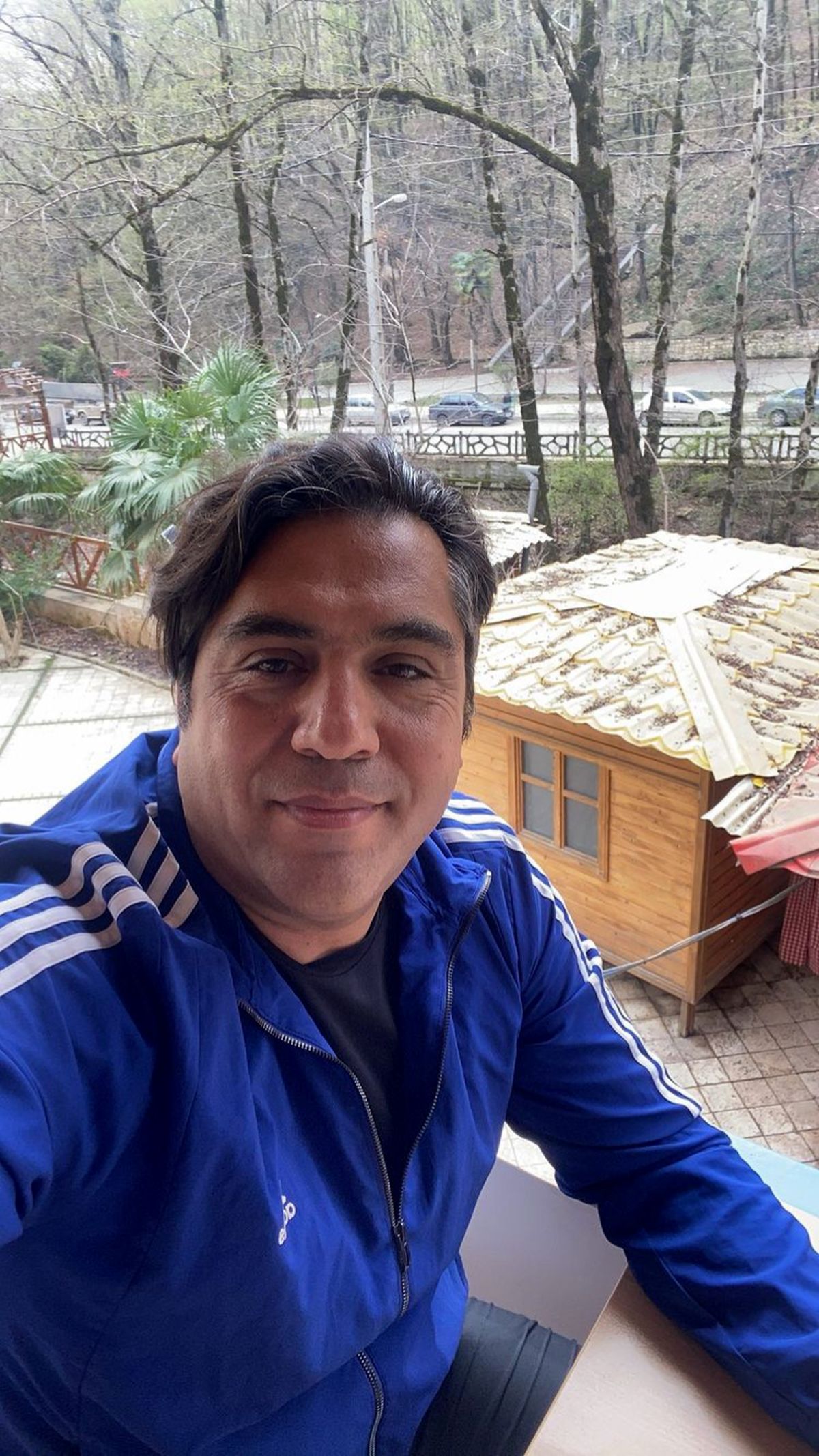 سلفی جدی آقای خواننده پس از بازگشتش به ایران + عکس