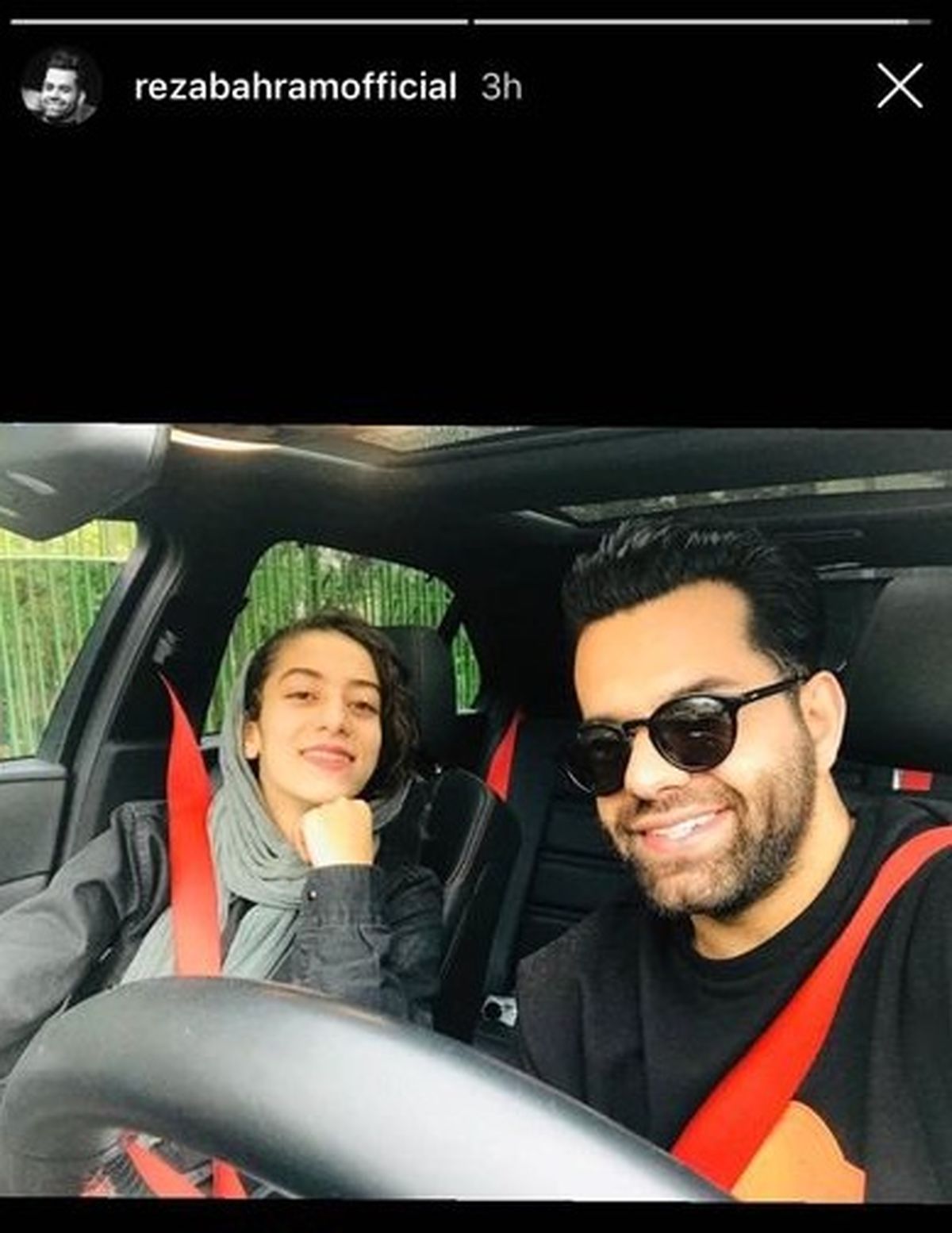آقای خواننده محبوب پاپ در ماشین لاکچری اش+عکس