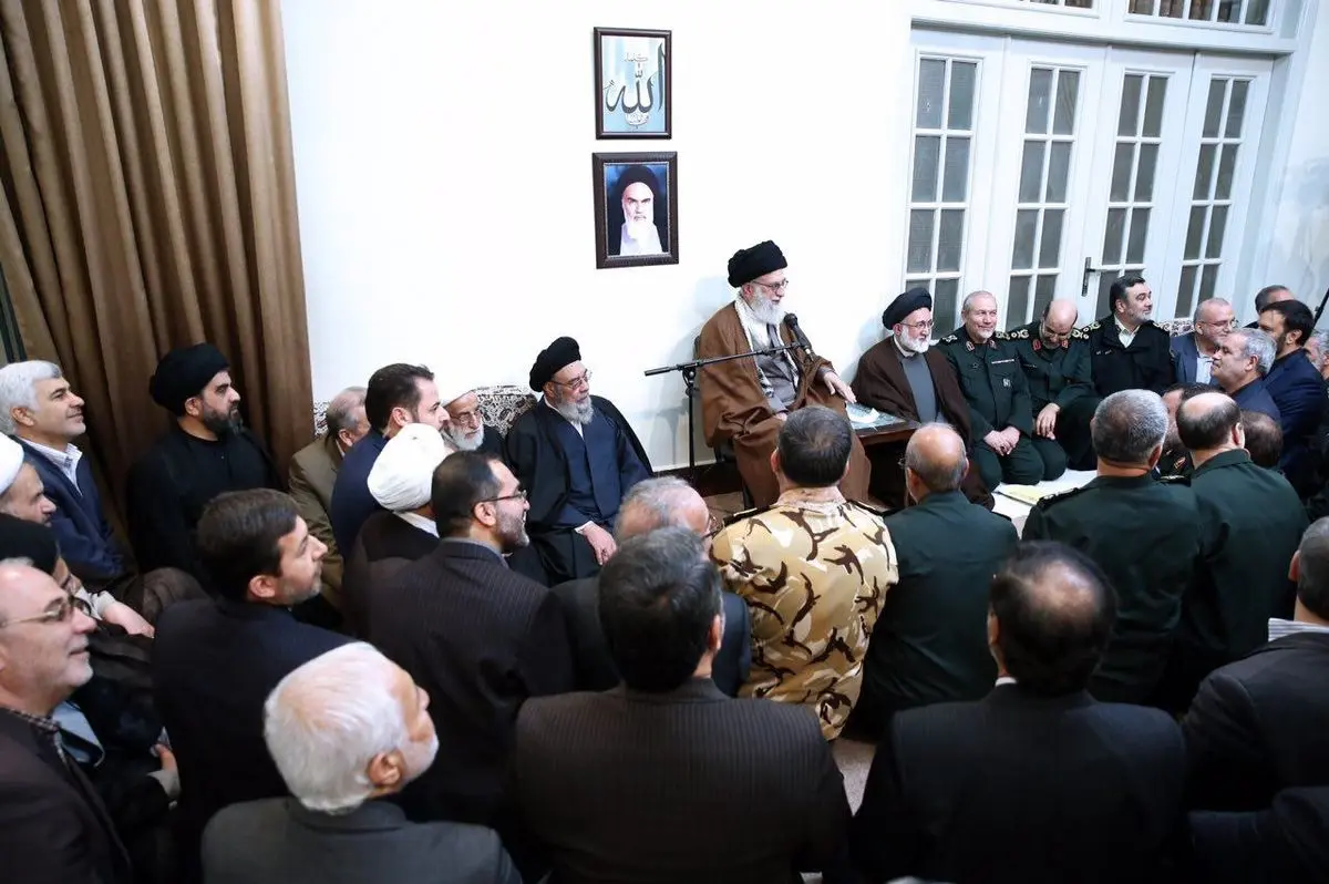 رهبر انقلاب در حلقه مسئولان اصفهانی‌ +عکس