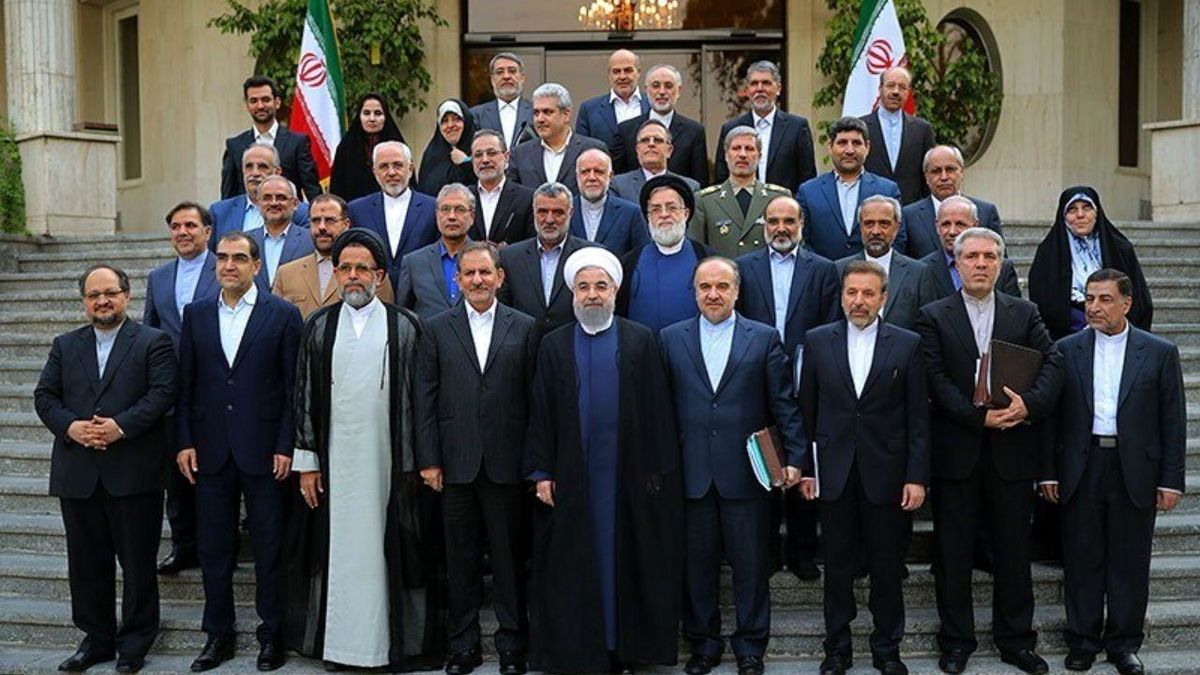 عبور از پاسخگویی؛ استعفاء یا جابه جایی تیم اقتصادی دولت/ مجلس: دولت باید همچنان پاسخگو باشد

