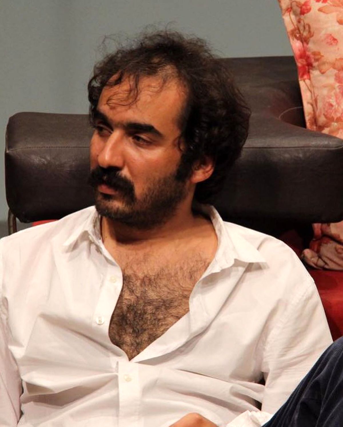 عکس‌های تئاتری آراز سریال برادر جان