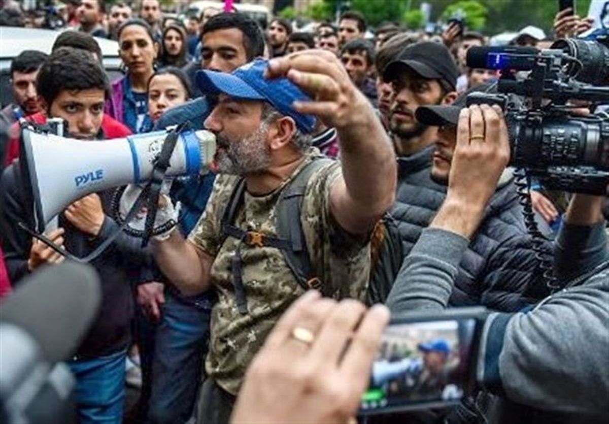 پاشینیان از کمک‌های مردمی به «انقلاب مخملی» ارمنستان خبر داد