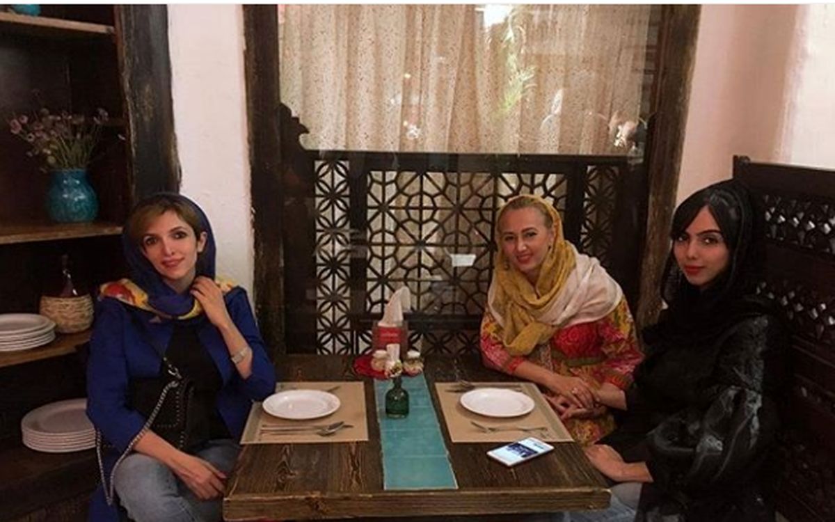 رستوران گردی تبسم هاشمی با عشق هایش+عکس